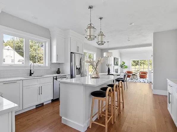 72 Palmetto Dr #72, Bellingham, MA 02019