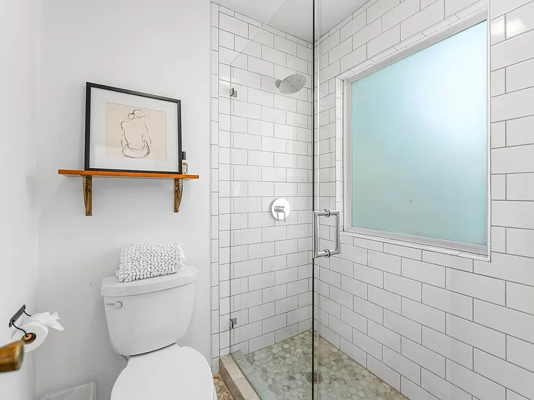 Oak Knoll Dr — Photo 14
