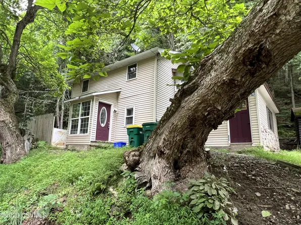 37 Mill Hill Rd, Pittston, PA 18643