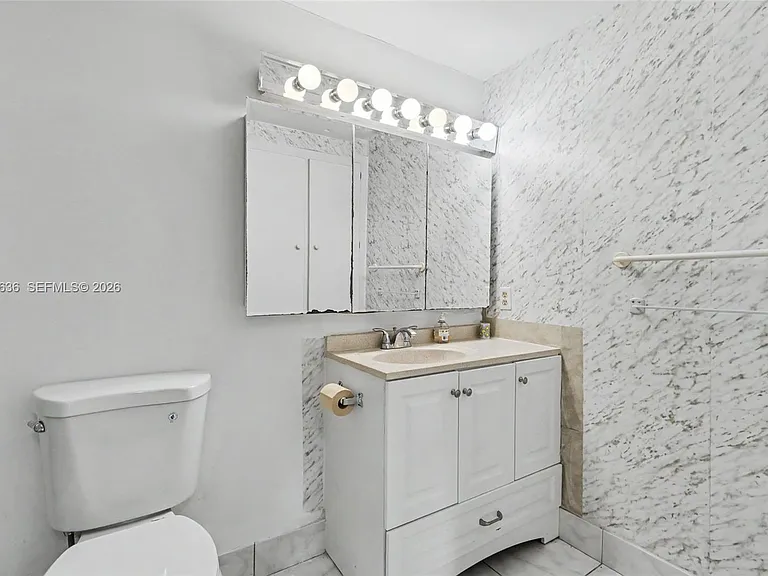 4330 Hillcrest Dr #405 — Photo 26