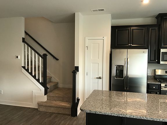 4th image of 205 Clearwood Dr