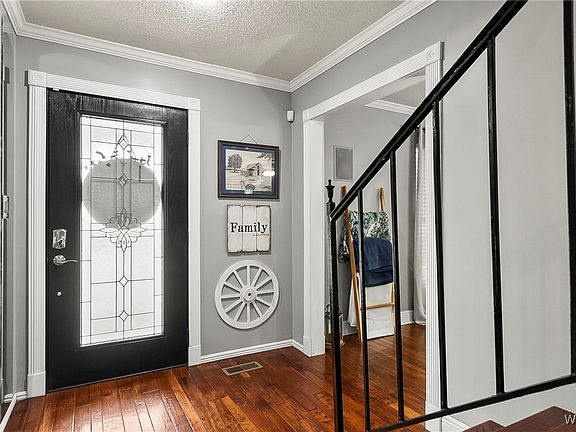 3rd image of 12590 Woodcrest Dr
