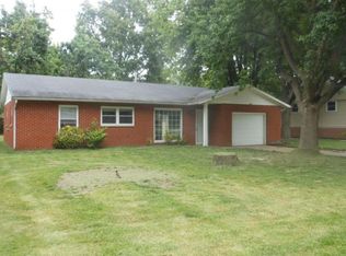 1633 Vfw Rd, Highland, IL 62249