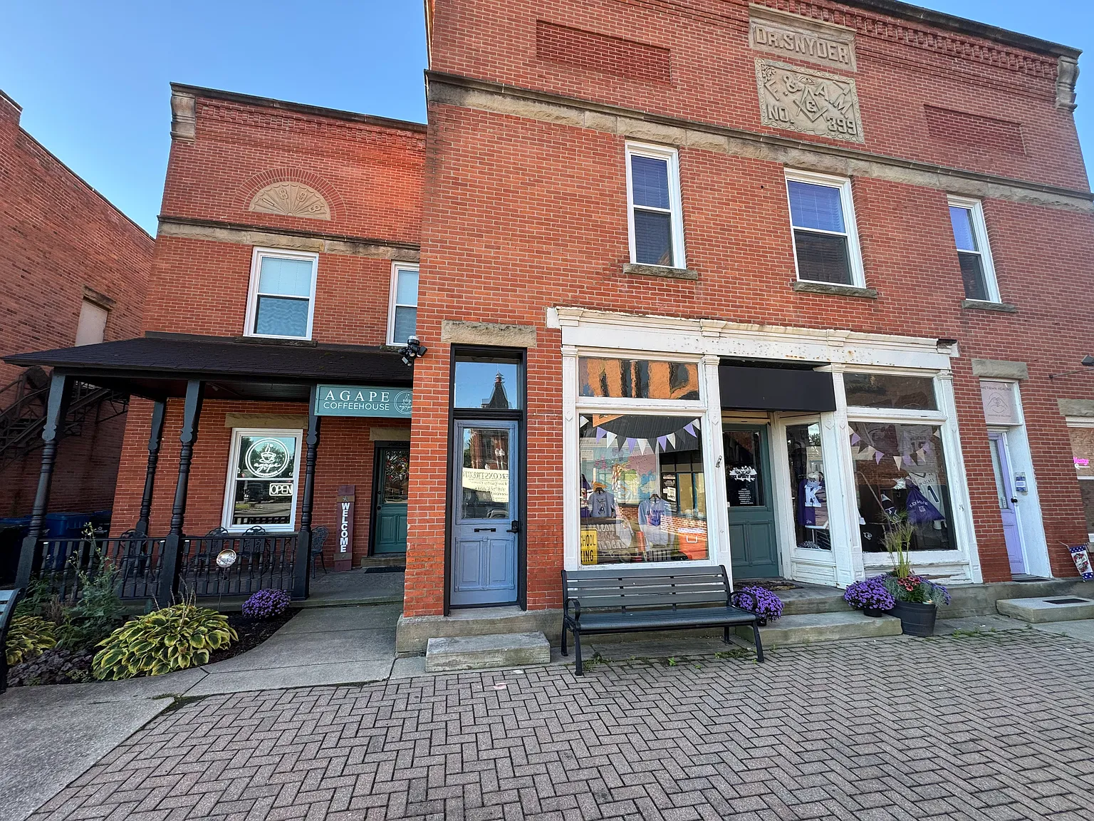 2 bed, $1,200 — Photo 1