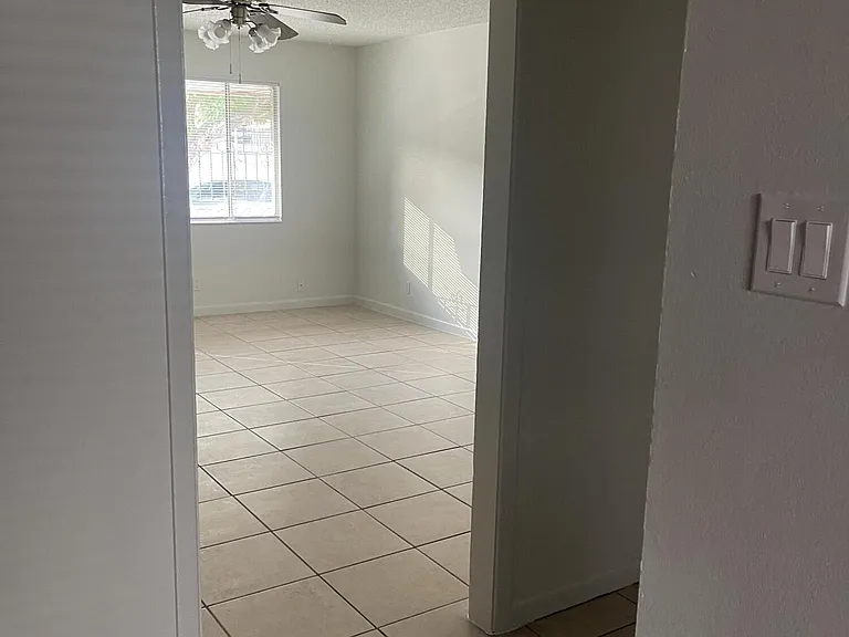 620 E Crosby Ave — Photo 10