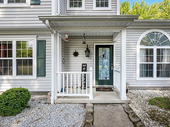 4th image of 2049 N Park Ln