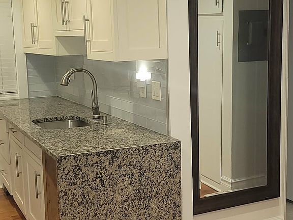 3rd image of 1100 E Main St APT 1