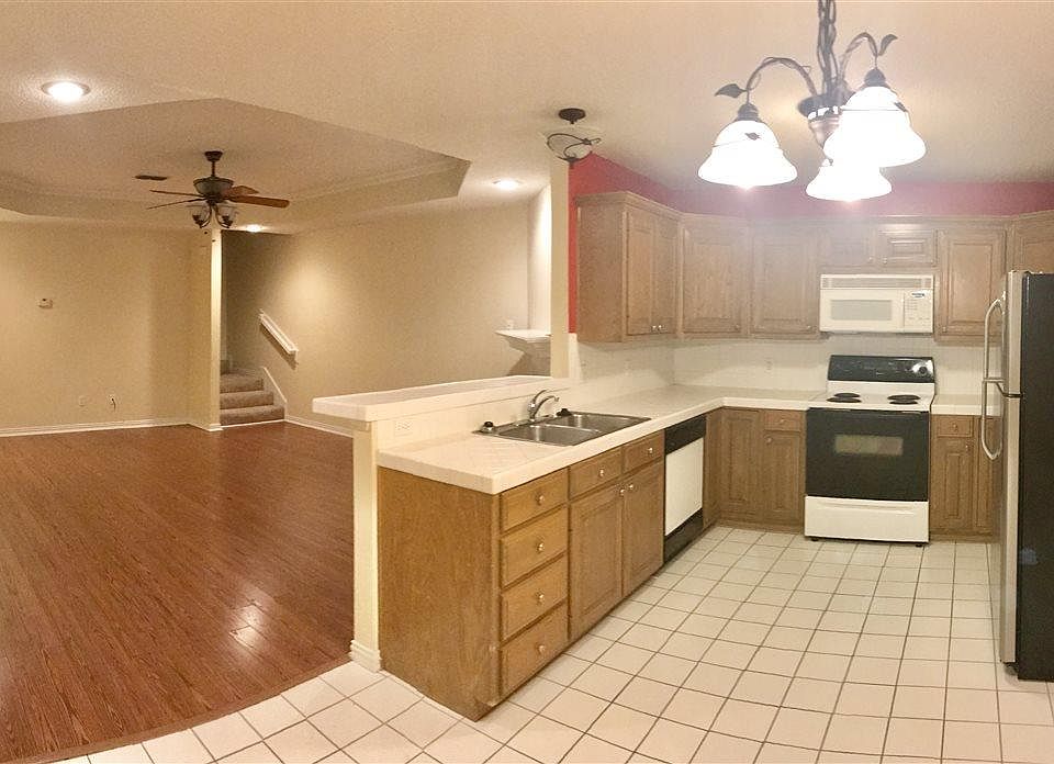 1st image of 2111 Villa Dr