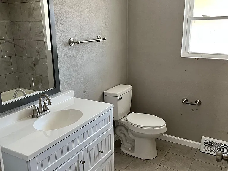 309 Strong Ave — Photo 3