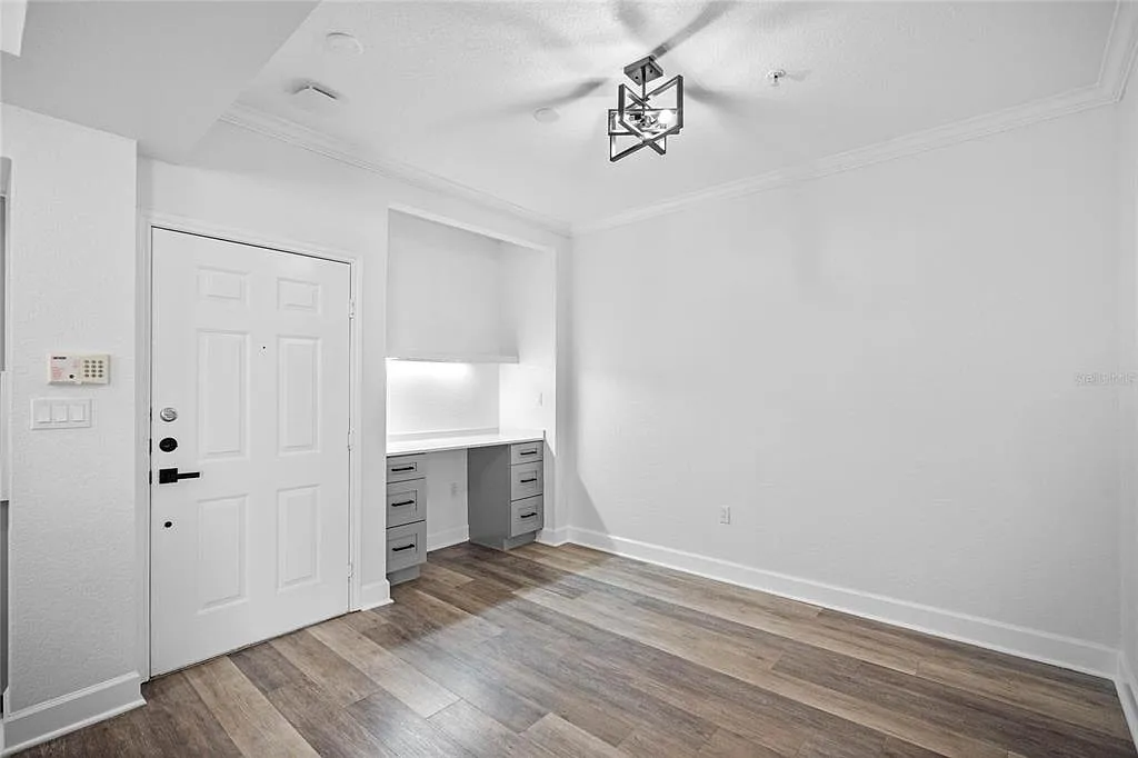 2 bed, 2.0 bath, 1053 sqft, $2,000 — Photo 2