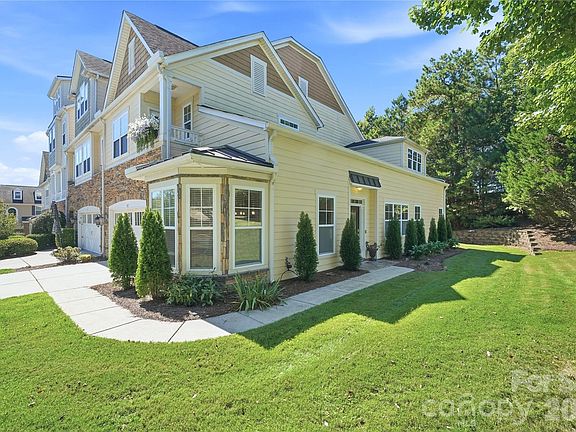 2nd image of 411 Halyard Ln