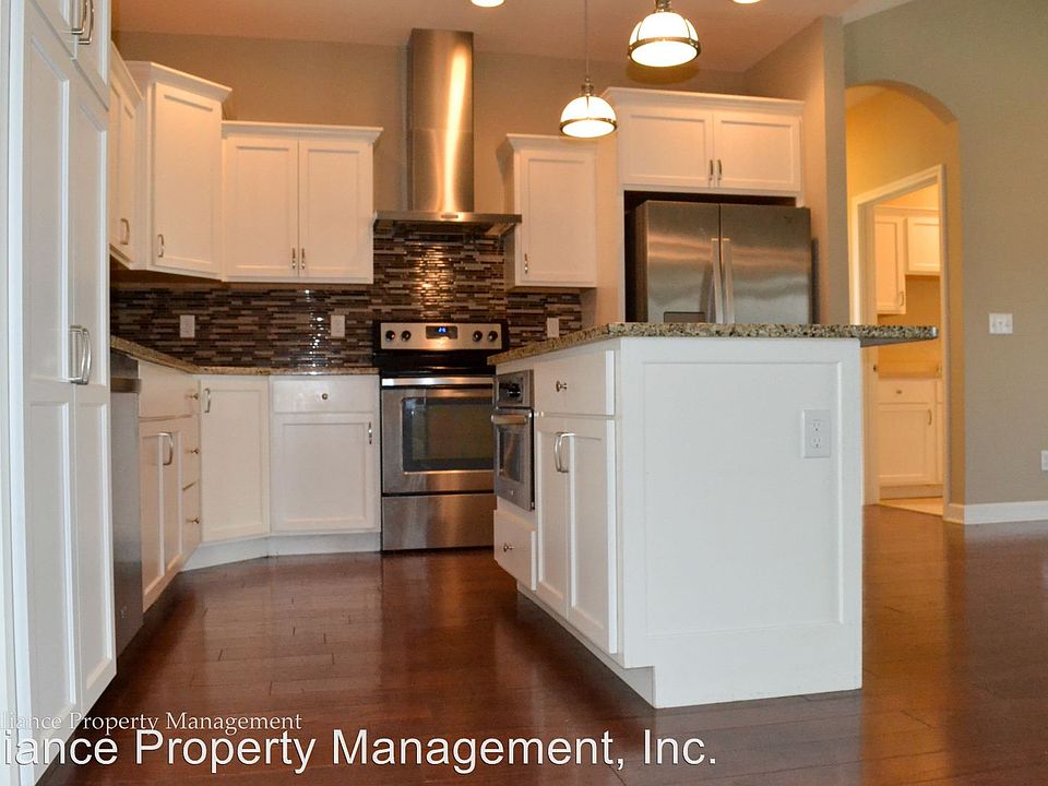 1st image of 2513 Bellerive Dr