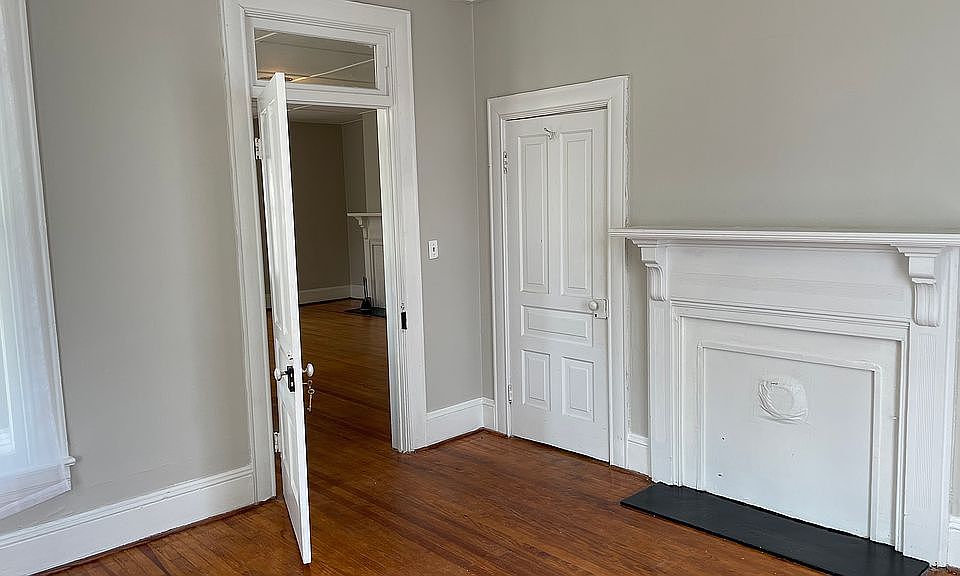2nd image of 208 Oak Ave