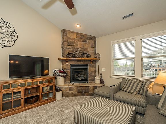 4th image of 2502 Carlton Dr