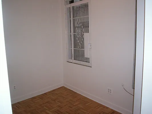 Rented by M.Grossman R.E. Management | media 26