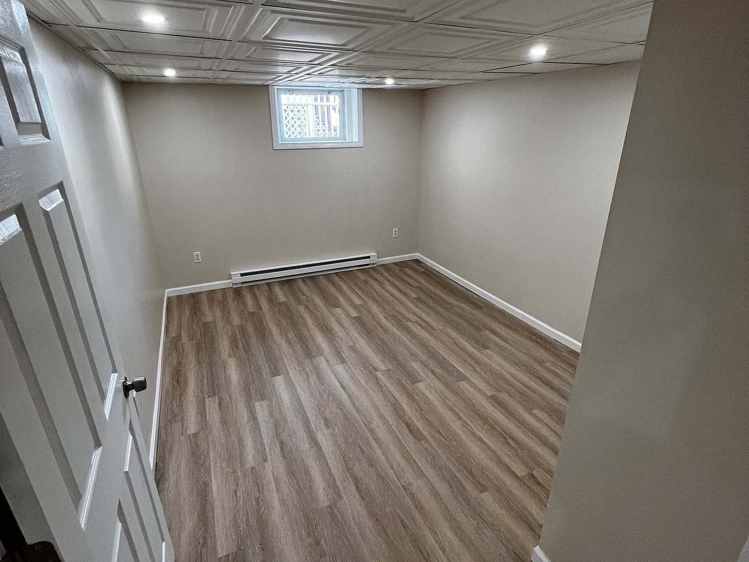 2 bed, 1.0 bath, 3126 sqft, $1,600 — Photo 4