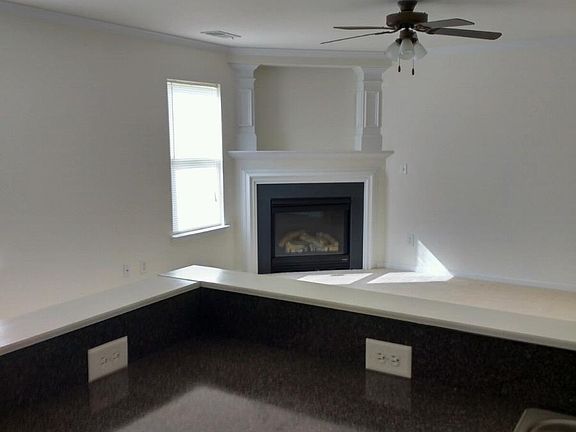 3rd image of 4146 Bathurst Dr