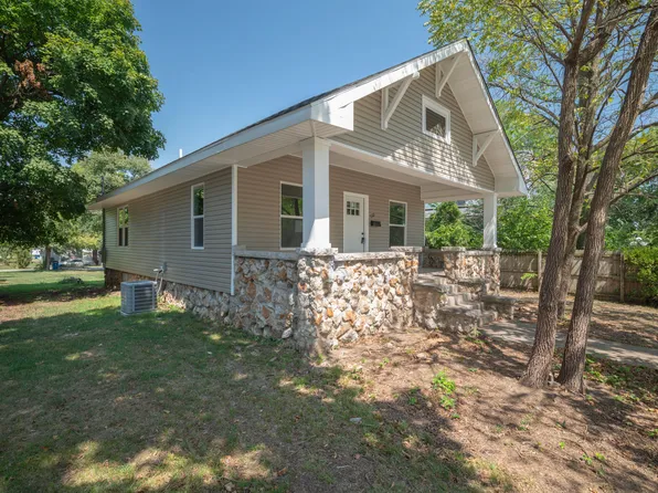 733 W Central Avenue, Carthage, MO 64836