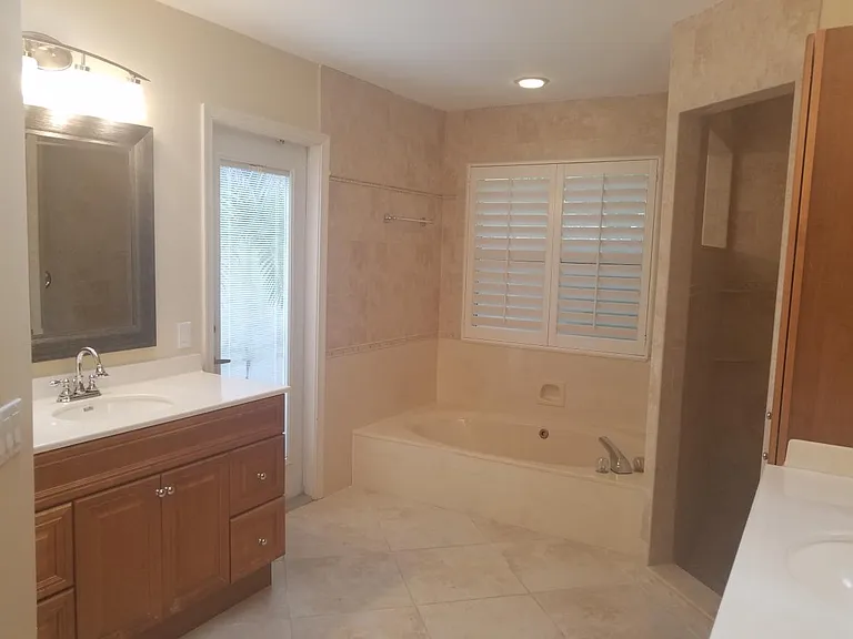 1084 SW Pigeon Plum Way — Photo 14
