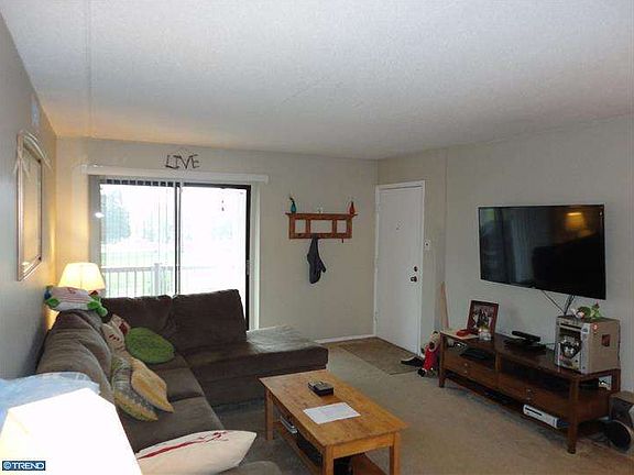 4th image of 6212 Hilltop Dr