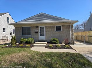 28004 Hughes St, Saint Clair Shores, MI