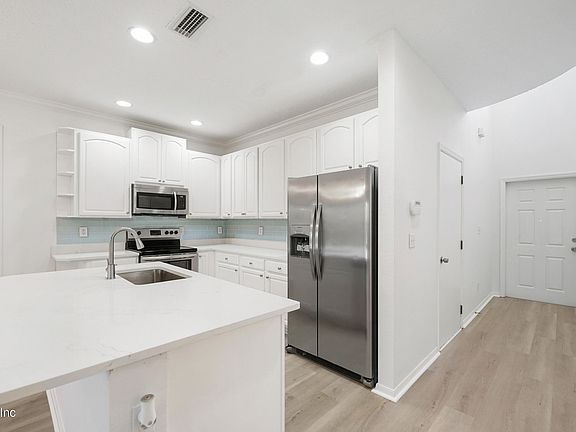 5th image of 8 HANNAH COLE Drive