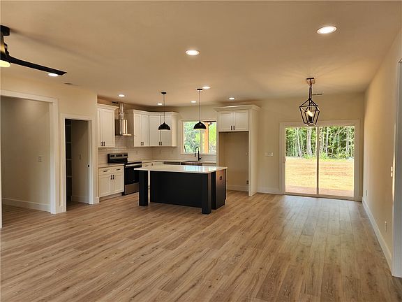 2nd image of 1312 Vandale Place Plz