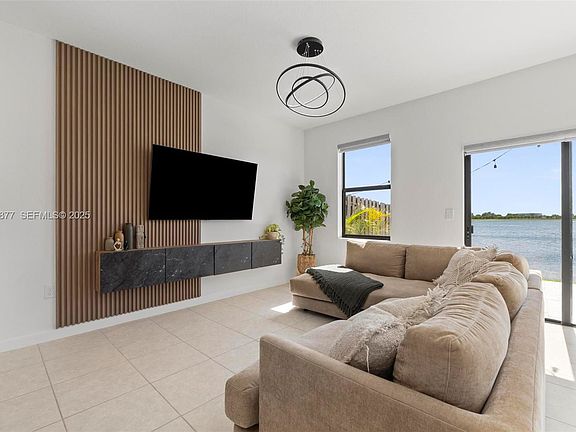 5th image of 20544 NE 5th Pl