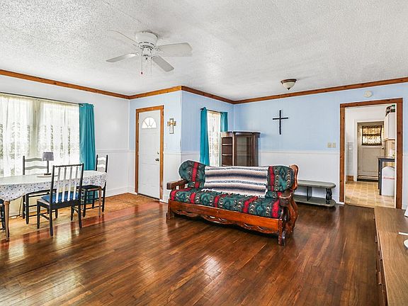 2nd image of 605 W Walnut St