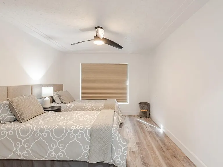 1860 Primrose Ln — Photo 26