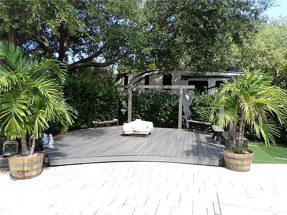 2nd image of 328 Bob Cat Ln