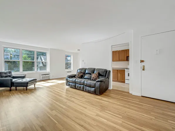 5730 Mosholu Avenue image 5 of 15