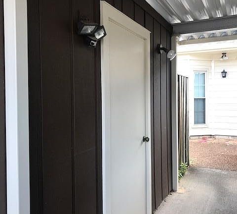 4th image of 942 E Northfield Blvd