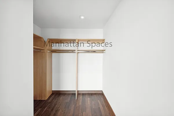 Sold by Manhattan Spaces | media 21