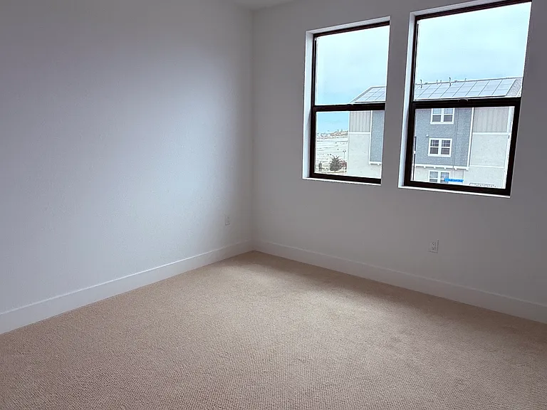 2320 Bayside Ave — Photo 3
