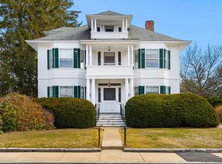 118 Sanders Ave, Lowell, MA 01851