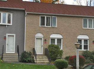 11 Oakwood Cir APT 5, Goffstown, NH 03045