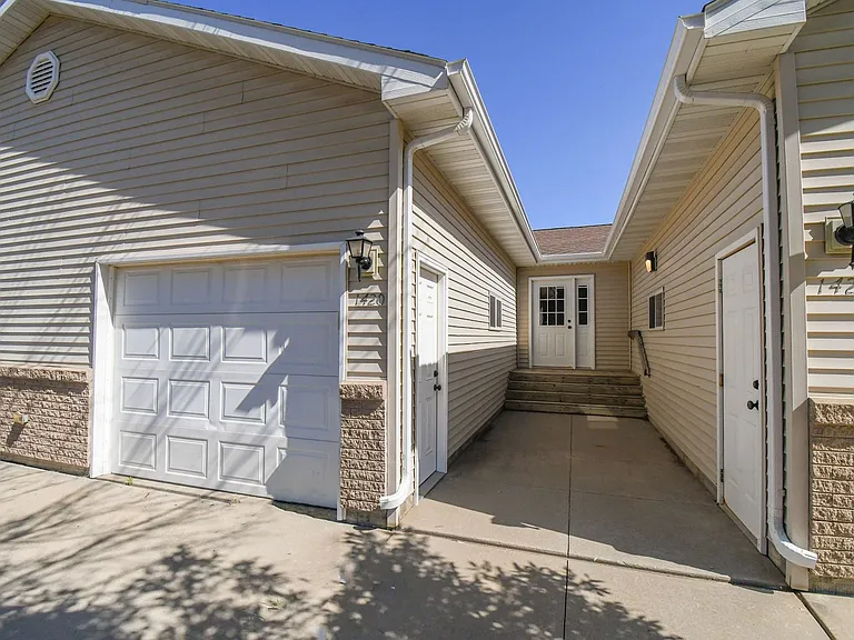 1420 E Redwood Blvd — Photo 4