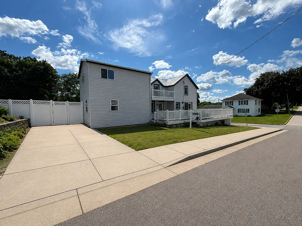 300 N Main St