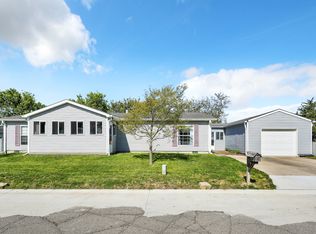 38 Fountain Lake Dr, Greenfield, IN 46140