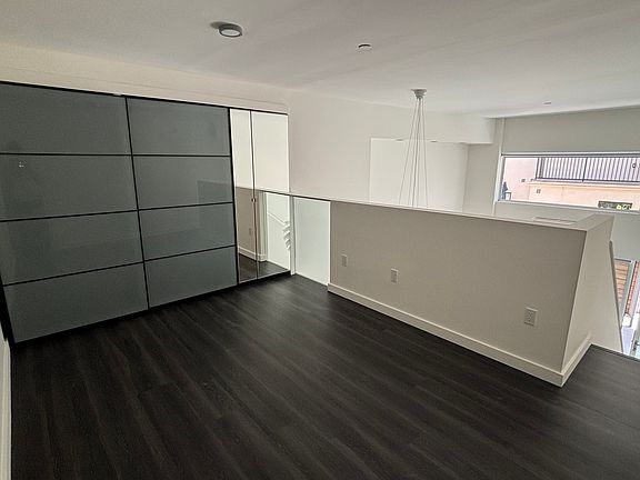 3rd image of 900 Wilshire Blvd #1