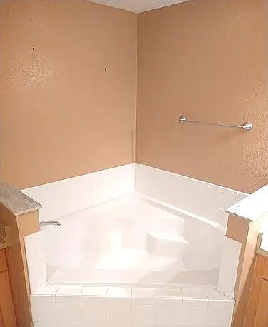 141 Inconnu Court - 1 — Photo 2