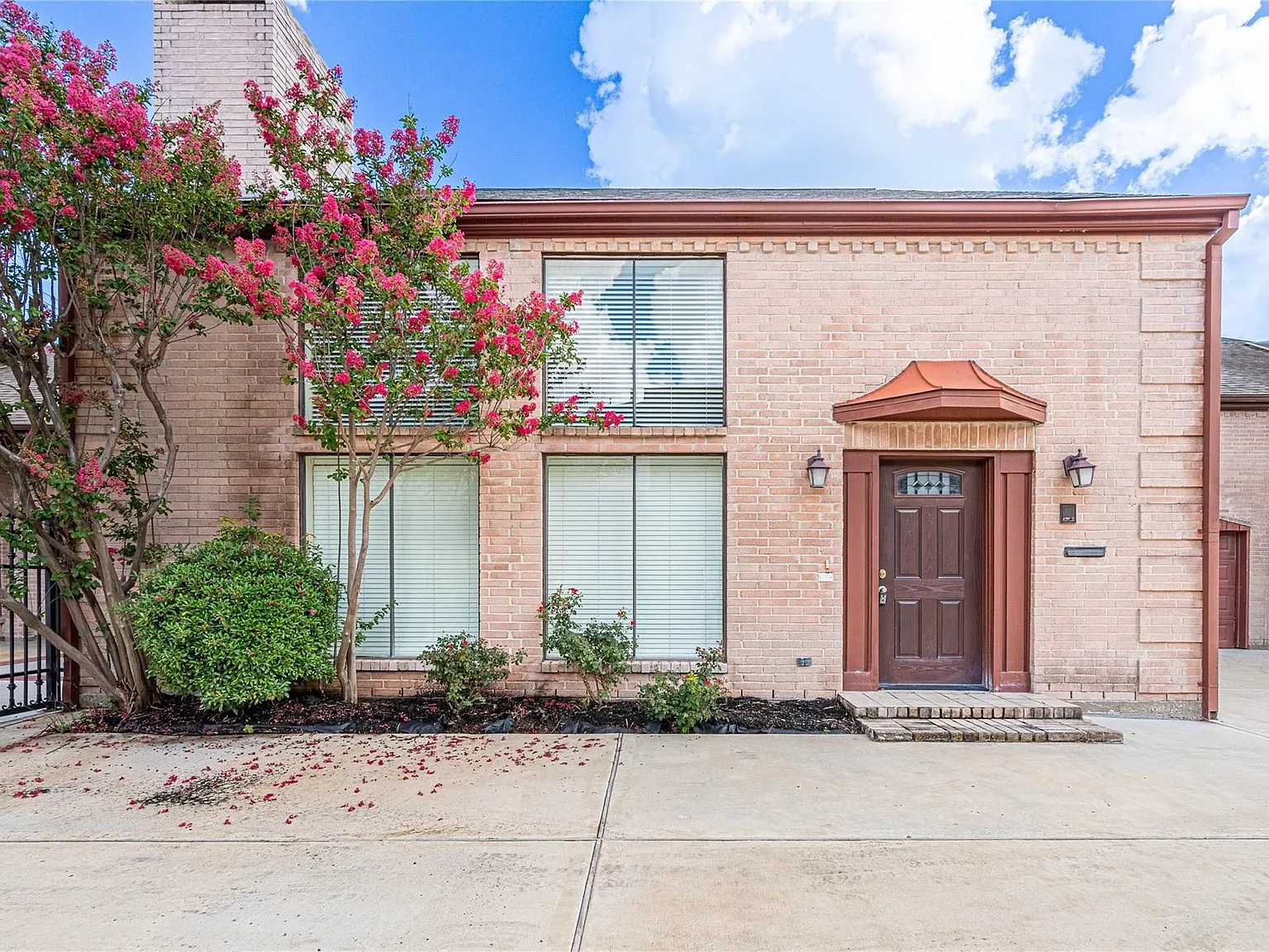 3 bed, 2.5 bath, 2232 sqft, $2,500 — Photo 1