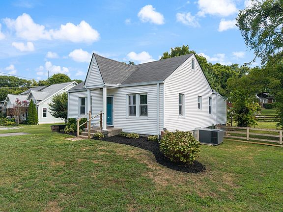 2nd image of 992 Maplewood Pl