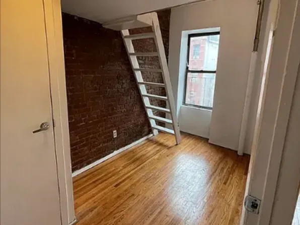 370 West 46th Street image 2 of 9