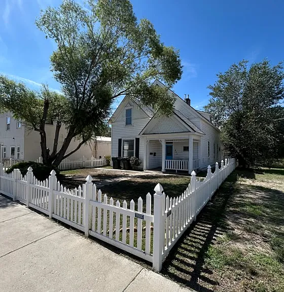234 S Carbon Ave — Photo 1