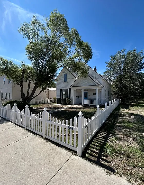 234 S Carbon Ave