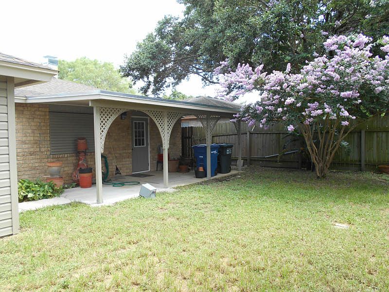 2nd image of 2113 Meadowgrove Dr
