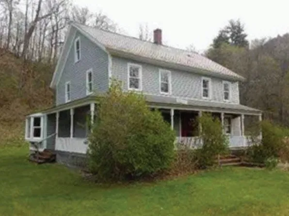 79 Cash Pl, Pownal, VT 05261