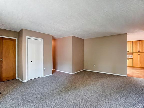 4th image of 4495 Knob Hill Dr